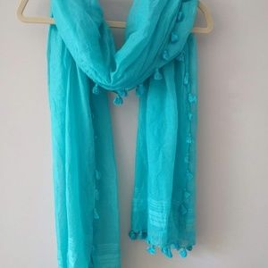 NWOT beautiful blue scarf